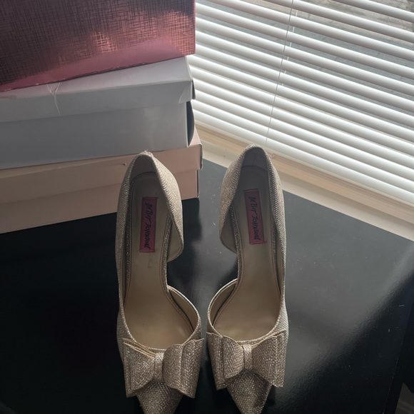 Cheap heels - Picture 2 of 2